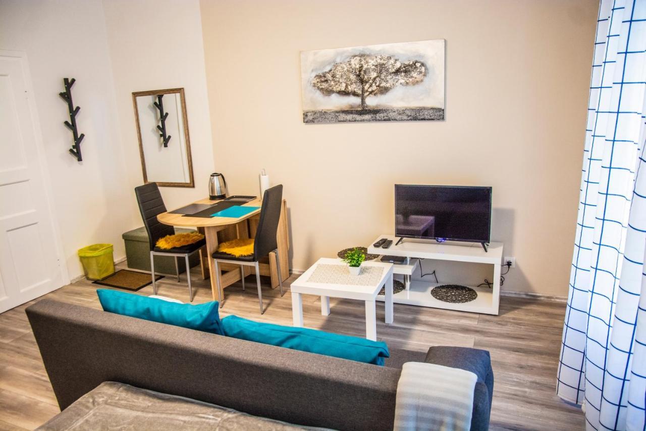 Apartment & Room Eni ซาเกร็บ ภายนอก รูปภาพ