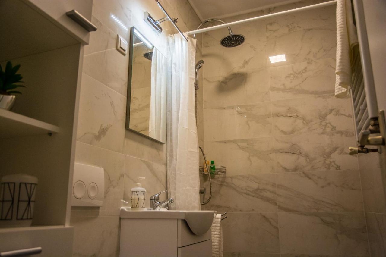 Apartment & Room Eni ซาเกร็บ ภายนอก รูปภาพ
